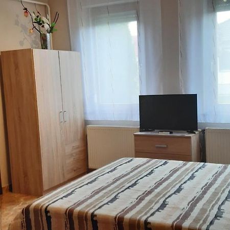 Flora Apartman Gyula Ngoại thất bức ảnh