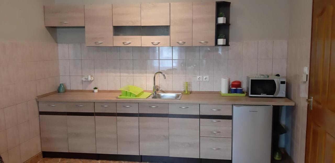 Flora Apartman Gyula Ngoại thất bức ảnh