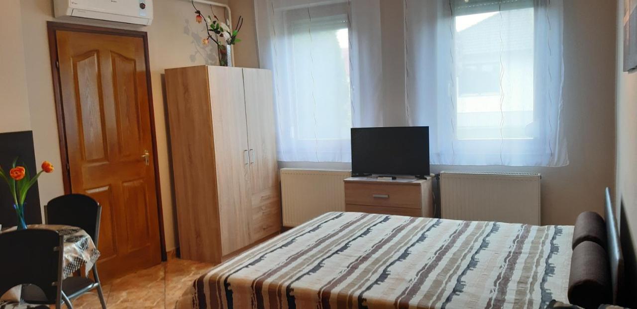 Flora Apartman Gyula Ngoại thất bức ảnh