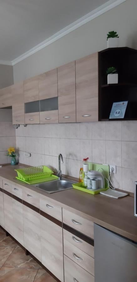 Flora Apartman Gyula Ngoại thất bức ảnh